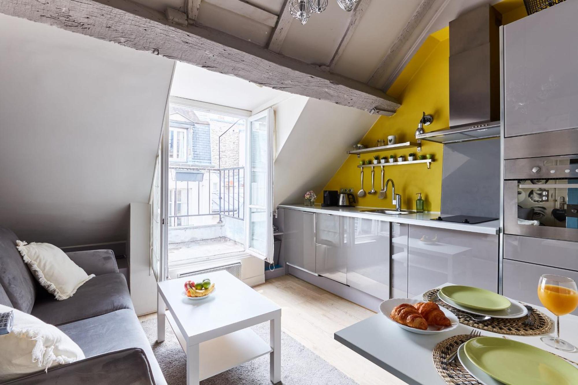 Place Des Vosges - 1br With Balcony - Cityapartmentstay Parigi