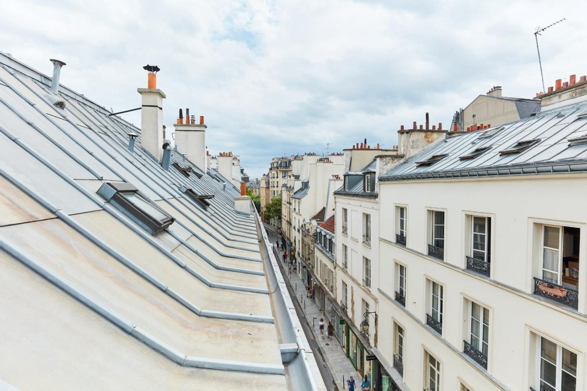 Place Des Vosges - 1br With Balcony - Cityapartmentstay Parigi