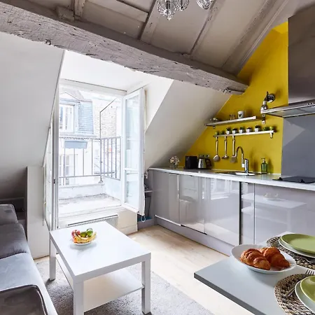 Place Des Vosges - 1br With Balcony - Cityapartmentstay Paris