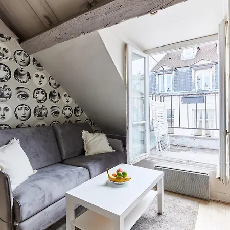 Place Des Vosges - 1br With Balcony - Cityapartmentstay *