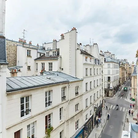 Apartment Place Des Vosges - 1br With Balcony - Cityapartmentstay Paris